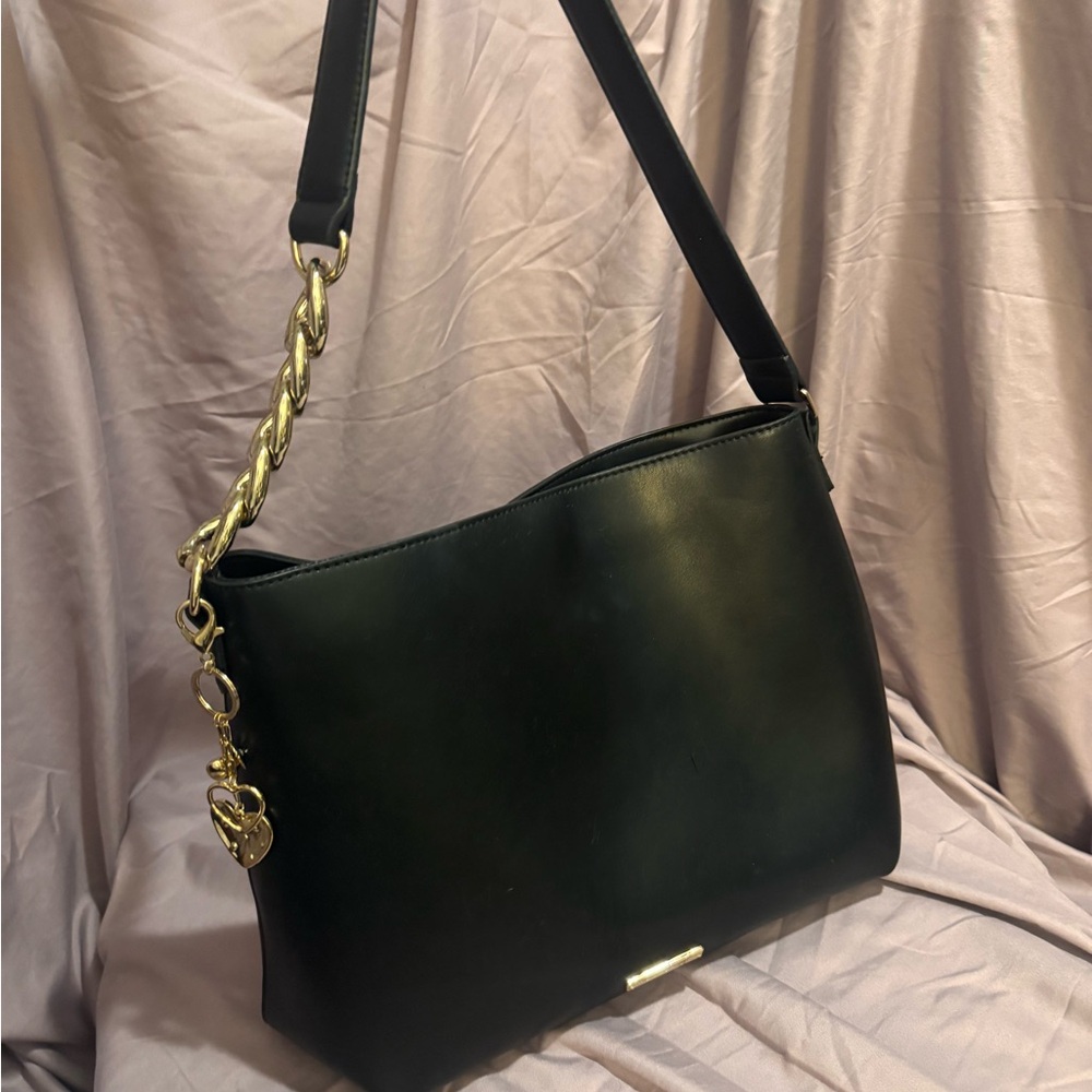 Black Madden Girl Shoulder Bag with Gold Chain Strap detail